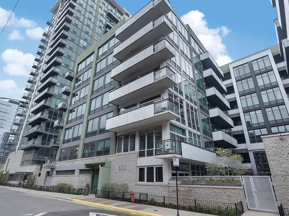 660 W Wayman St Unit 204, Chicago, IL 60661