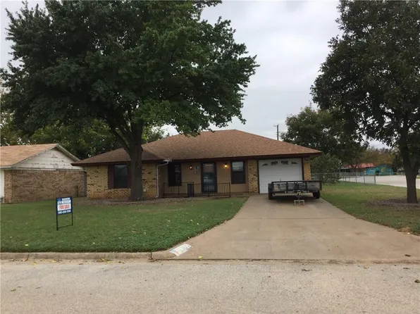 1304 Galloway Dr, Olney, TX 76374