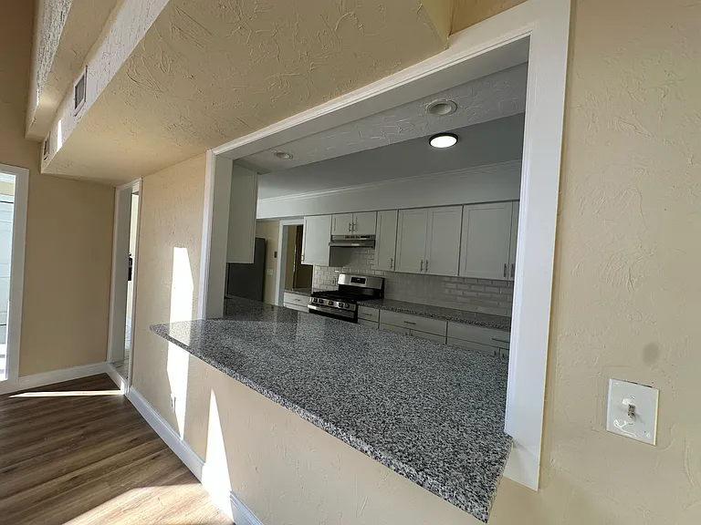 1749 Hillside Pl — Photo 16