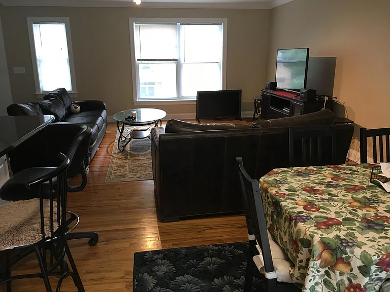 107 Virgil St — Photo 4
