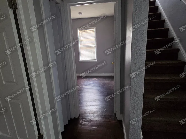 19335 Plainview Ave — Photo 12
