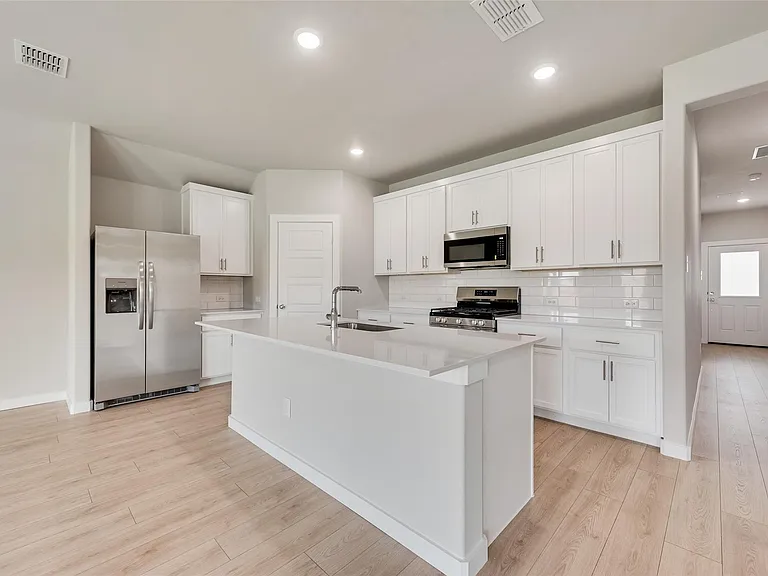704 Summerberry Dr — Photo 6