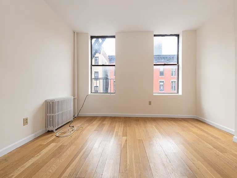 128 E 4th St #6 — Photo 4