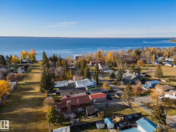 403 4th St, West Cove, AB T0E 0A2