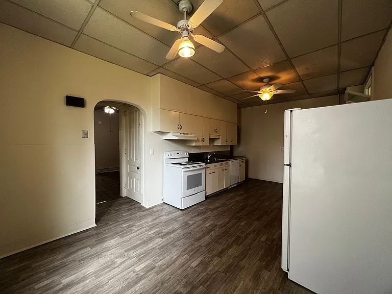 212 E Main St - DNTF — Photo 11