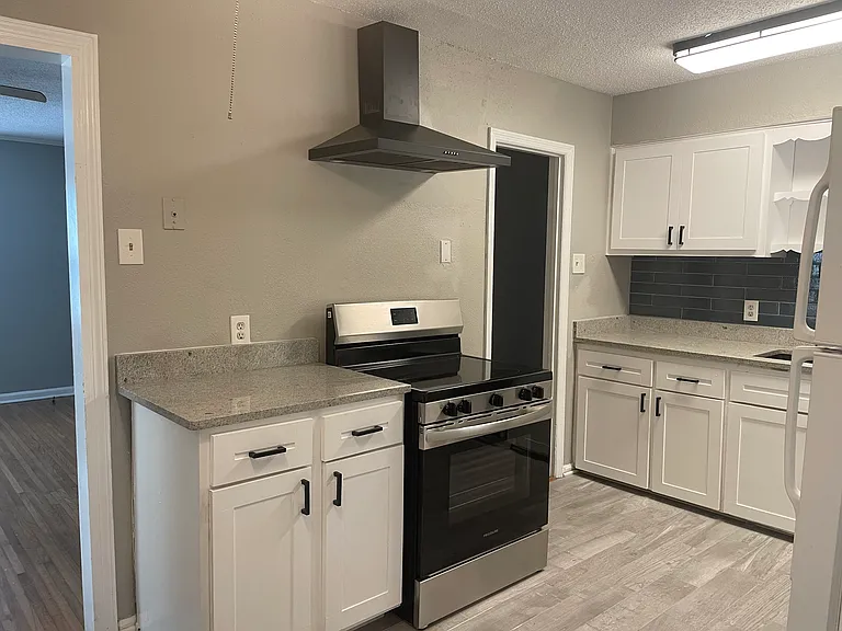 1058 S White Station Rd — Photo 12