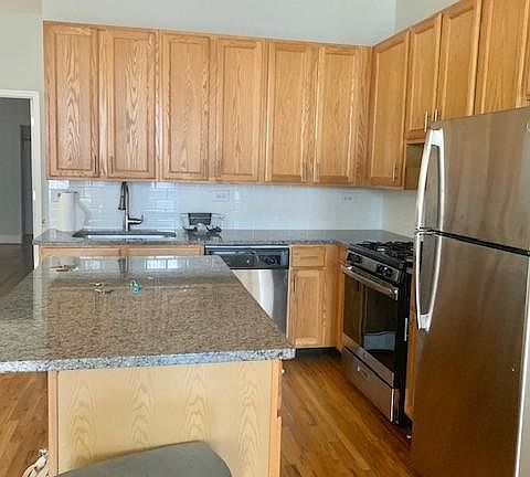 5th image of 1459 N Milwaukee Ave #427