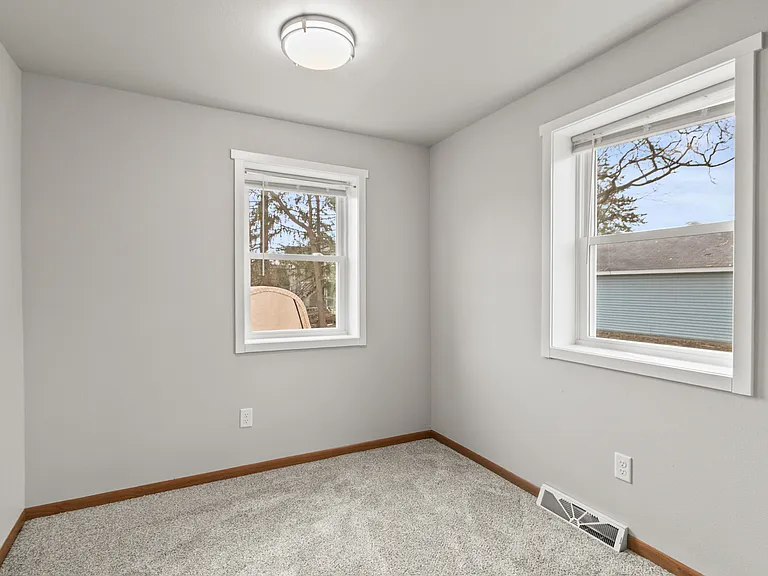156 S Washington St — Photo 10
