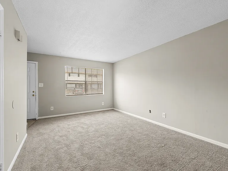 Country Club Apartments — Photo 4