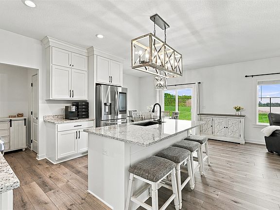 3rd image of 1806 Lakeview Dr