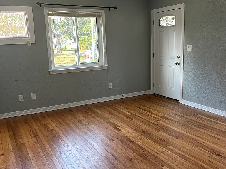500 35th Ave N #1 — Photo 9