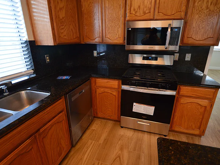 547 Carrigane Way — Photo 6