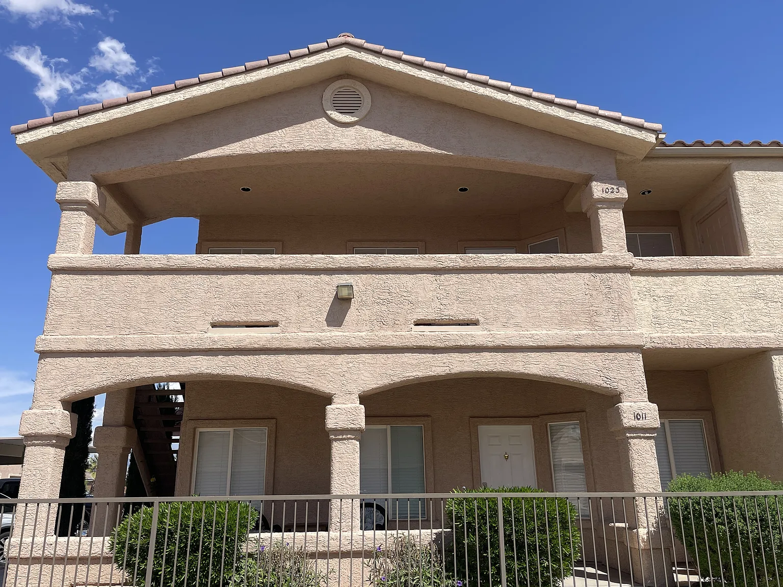 2 bed, 1090 sqft, $1,325 — Photo 1