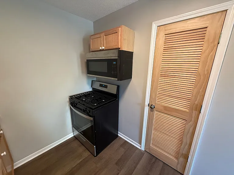 213 N Ann St #6 — Photo 8