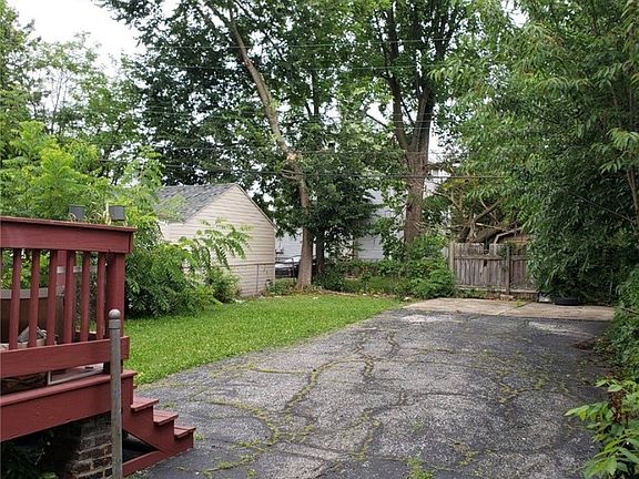 3rd image of 11520 Headley Ave