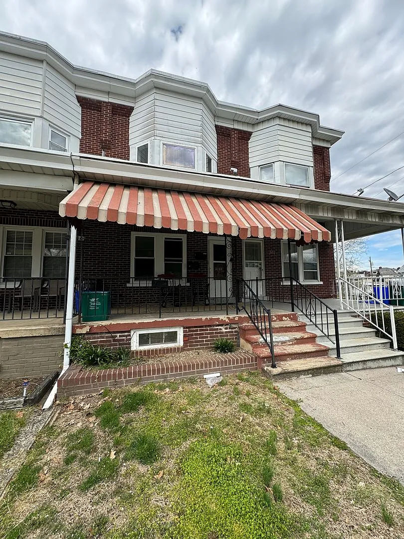 2104 Glendale Ave — Photo 1