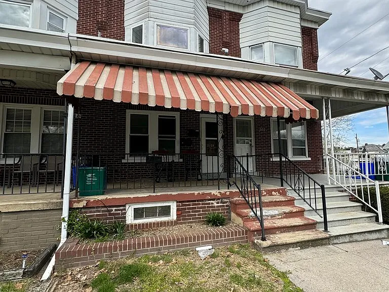 2104 Glendale Ave — Photo 1