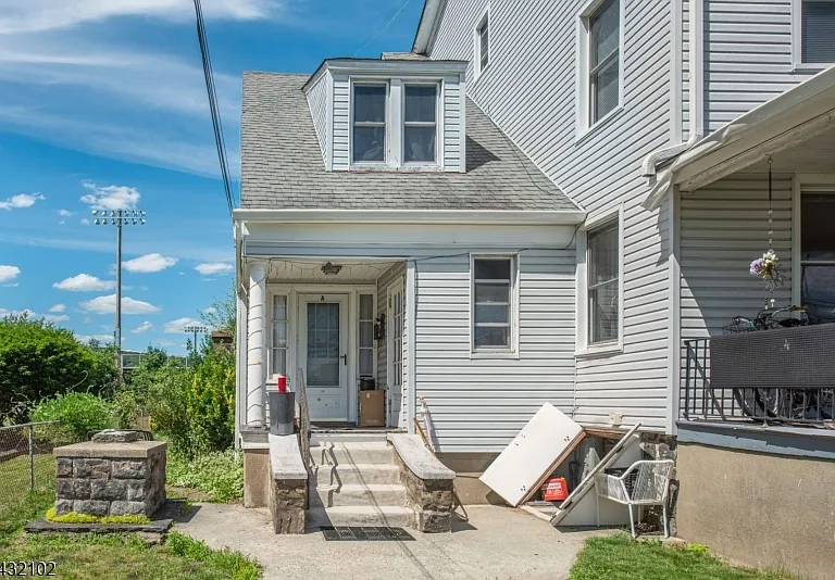 428 Lathrop Ave #A — Photo 2