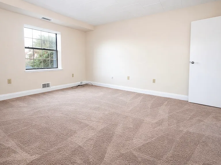 1/2 Bedroom - Bedroom