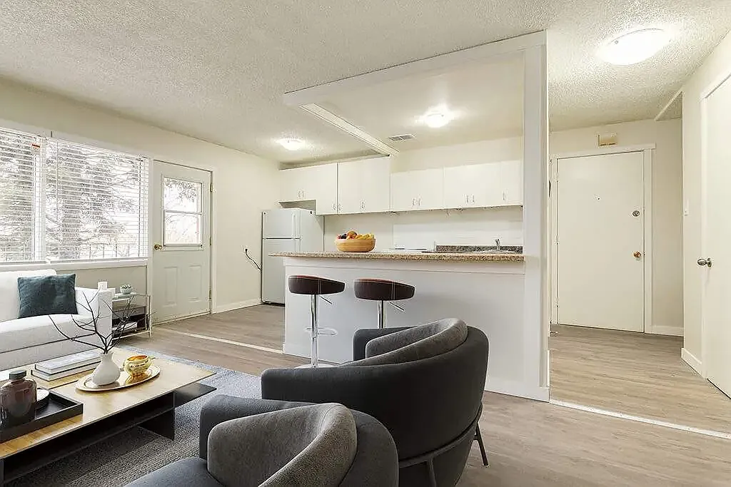 Lakeview Apartments — Photo 2