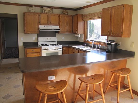 2nd image of 940 Wellington Ct