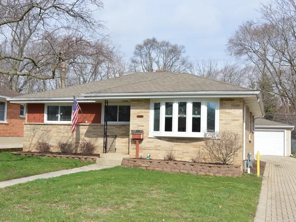 744 McKinley Ave, Mundelein, IL 60060