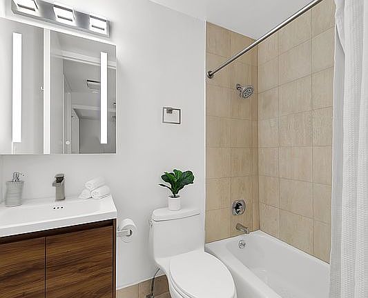 5th image of 215 W 95th St APT 5K