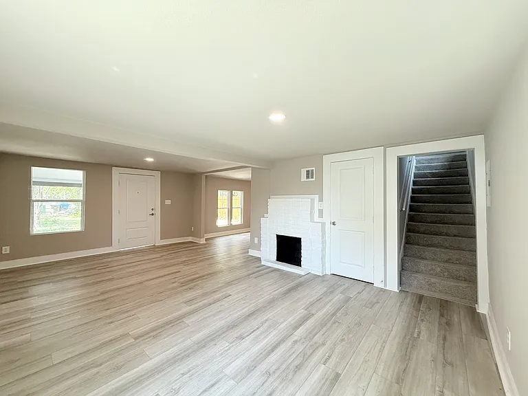 312 Avondale Ave — Photo 6