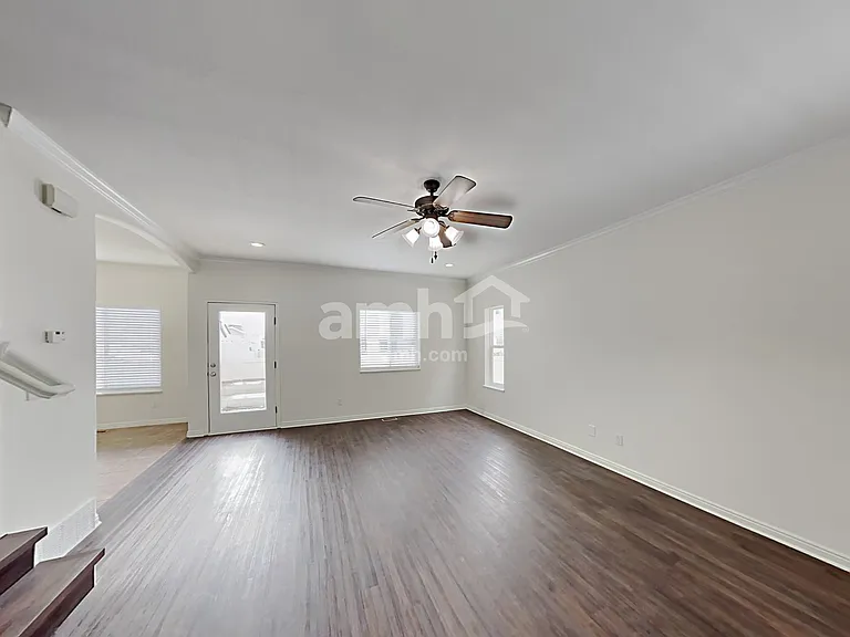 7506 N Addison Ave — Photo 5