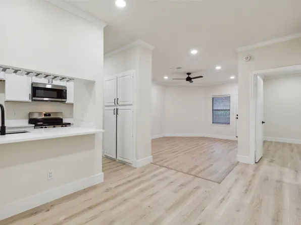 7340 Skillman St #107, Dallas, TX 75231