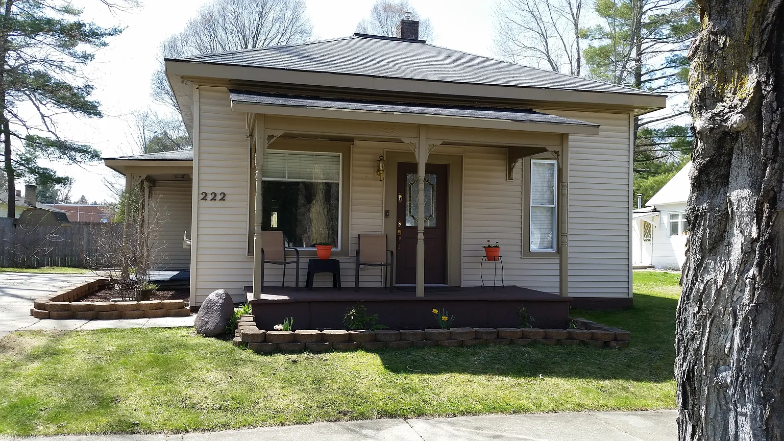 222 Hutchinson St photo 1