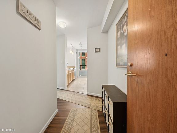 4th image of 345 Lasalle Blvd #608