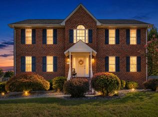 122 Yorktown Rd, Troutville, VA 24175