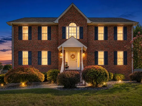 122 Yorktown Rd, Troutville, VA 24175