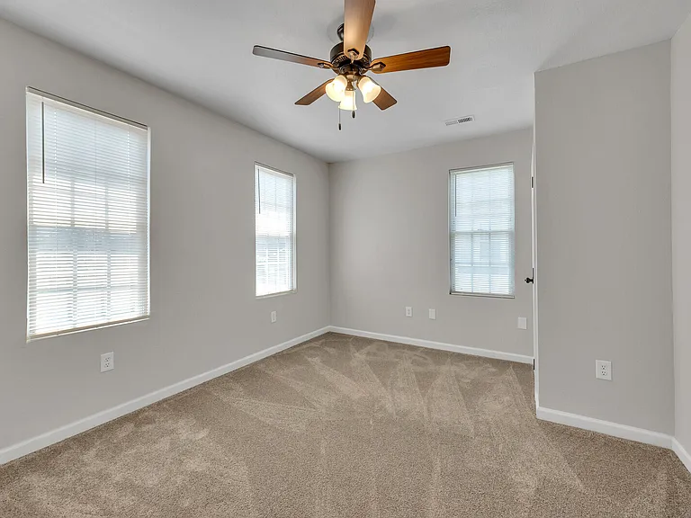 1009 Elkin St — Photo 8