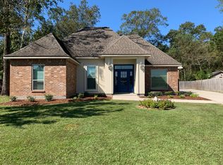 9001 Willow Point Dr, Denham Springs, LA 70726