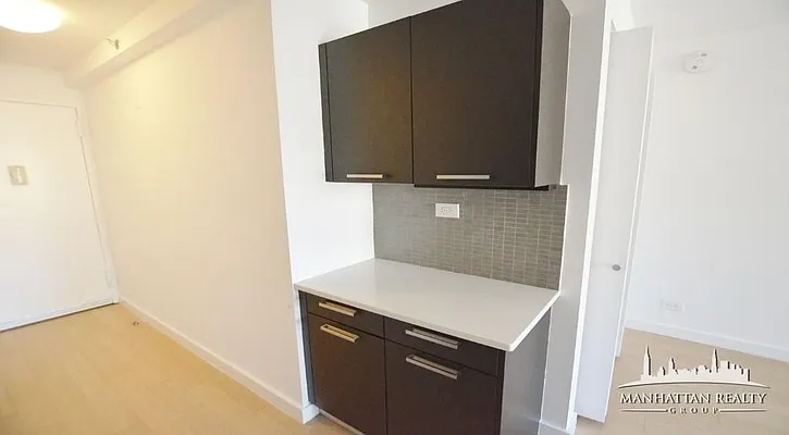 Rented by Manhattan Realty Group | media 19