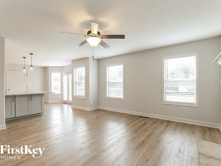 537 Cambridge Farms Dr — Photo 4