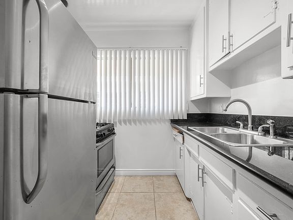 4th image of 4948 Rosewood Ave APT 1