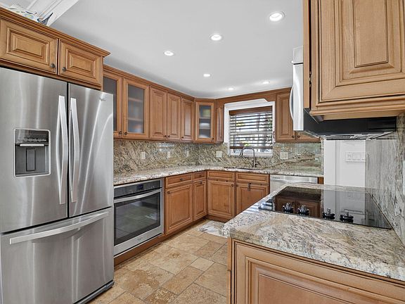3rd image of 711 NE Harbour Terrace #3120