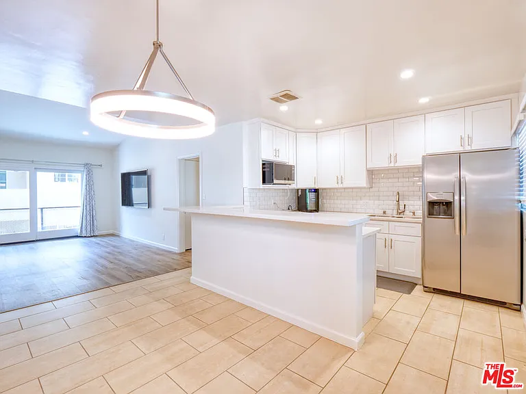 337 N Oakhurst Dr #6 — Photo 1