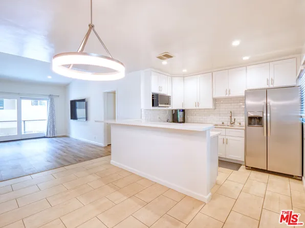 337 N Oakhurst Dr APT 6, Beverly Hills, CA 90210