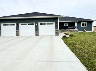 3116 Maui Dr, Mitchell, SD 57301