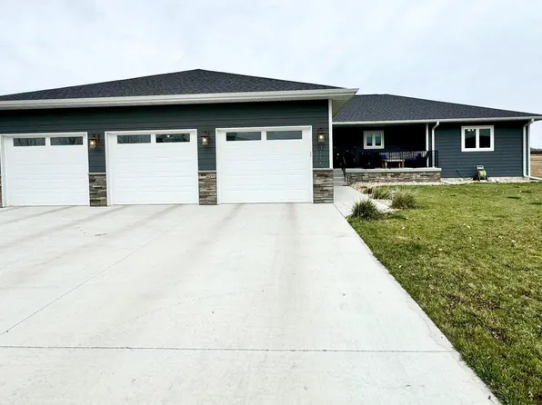 3116 Maui Dr, Mitchell, SD 57301