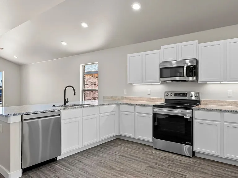 2124 Langford Ave — Photo 4