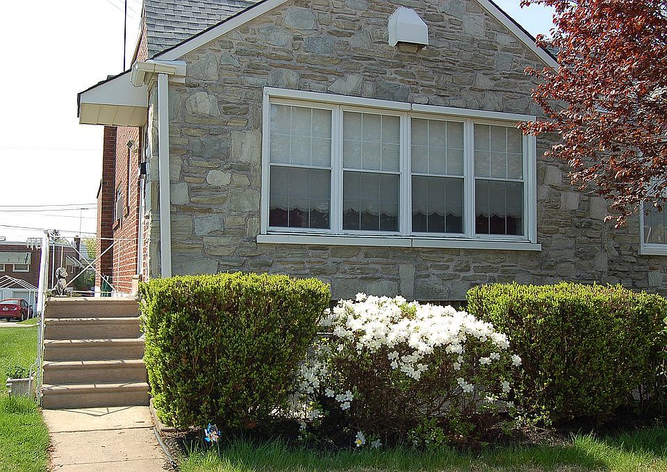 Front of House with hedges 