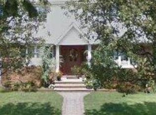 790 Adele St, Franklin Square, NY 11010
