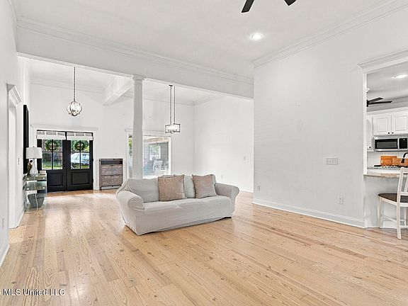 5th image of 728 Danforth Dr