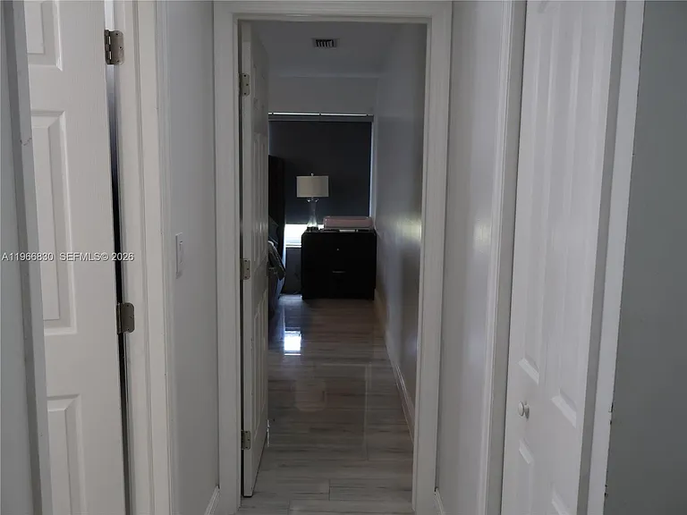 5505 SW 9th St — Photo 9