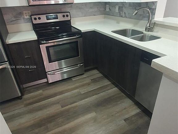 4th image of 9885 Nob Hill Ct #9885